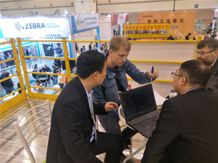 國外客戶了解鼎諾倉儲設備產(chǎn)品